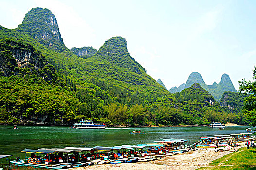 nhân viên casino làm gì